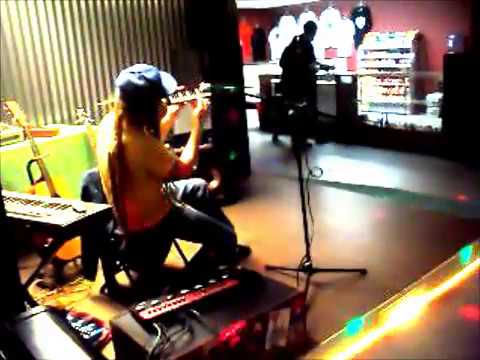 1 man dub reggae band! love dub conquers ROBBY RED LOCKS (melodica)