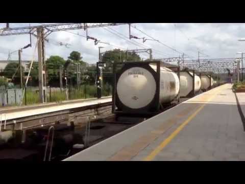 DRS 37218 & 37606 Passing Watford Junction With 4M71 1/7/2013