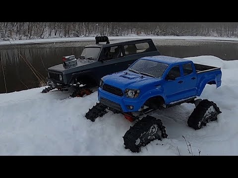 BRUSHLESS 3S TOYATA TACOMA TRX 4 TRAXXAS TRAXX AND REDCAT GEN 8 ON TRACK (FIRST SNOW) RUN.