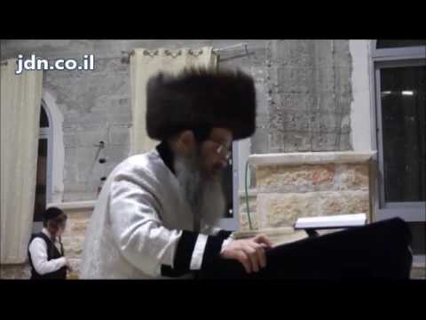 Nadvorna Elad Rebbe Counting The Lag Baomer Sefira - 5777