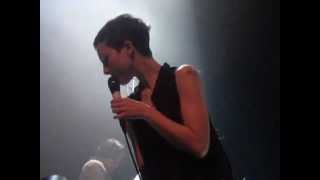 Poliça - Raw Exit (Live @ Shepherd's Bush Empire, London, 21.03.13)