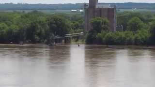 preview picture of video 'Flooding in Burlington Iowa viewed from Mosquito Point'