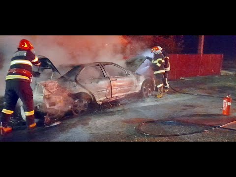 Maşină în flăcări, la Ciofrângeni!