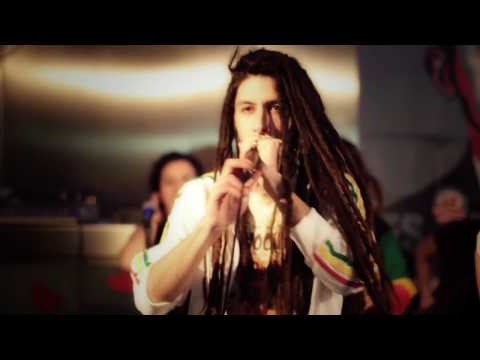 Kings Town Roots Band Ft. King Farias _ Dreads Vida (Live Version)