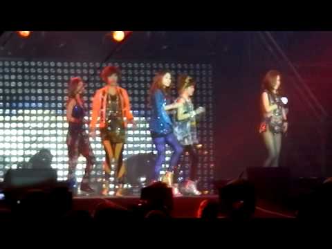 T-ARA - Lovey Dovey ( FANCAM 120208 Music Bank Paris )