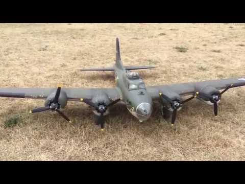Rc B-17G crash at War Birds Over The Bay 2016
