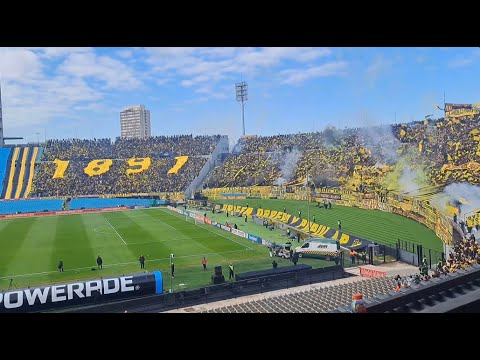 "Hinchada de Peñarol vs Nacional - Final intermedio (recibimiento)" Barra: Barra Amsterdam &bull; Club: Peñarol