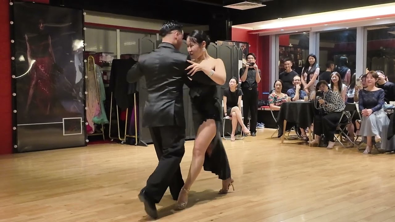 Video thumbnail for Lucio Galvan & Eva 3/3 - El Tigre Millan (Juan D'Arienzo) Tango - Hong Kong 2025