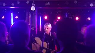 Paul Weller singing That’s Entertainment