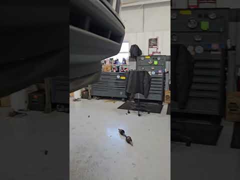 2016 Cadillac SRX, replacing both front hubs and front axles....so easy here down south 😉