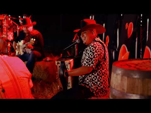 Los Cazadores Del Cerro - En Realidad - En Vivo y Al Tiro 2