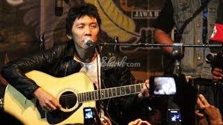 Download lagu Bimbim Slank - Indonesiakan Una (Live Performance) mp3
