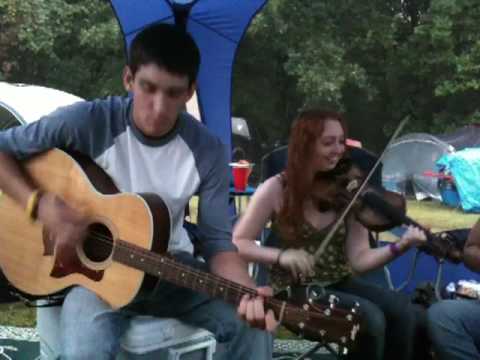 Clifftop 2009 blue dome tent jam playing "White Face"