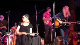 Shelby Lynne &quot;Following You&quot; Live, feat. Leni Stern