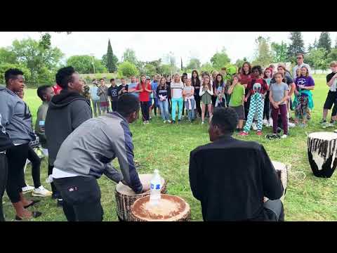 Ruth Grace teaches American students and African song - Siyahamba