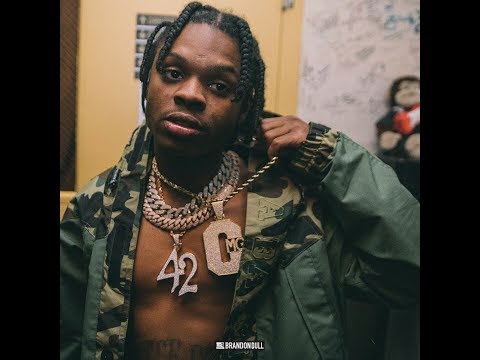 Yo Gotti brings out Detroit rapper 42 dugg and gives him a CMG chain.