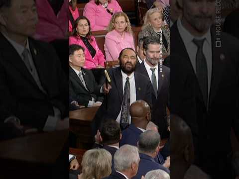 Video Thumbnail: Democrat representative ejected from US Congress after heckling Trump | AFP #shorts