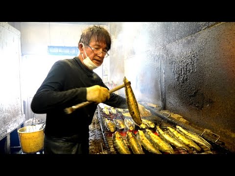 Un día épico en un restaurante de anguilas: "No es un trabajo para humanos..." La pareja de ancianos asando anguilas en un infierno abrasador fue increíble.