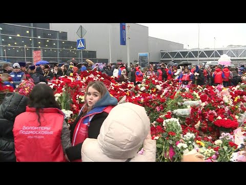 Outside Moscow concert hall people lay flowers in memory of attack victims | AFP