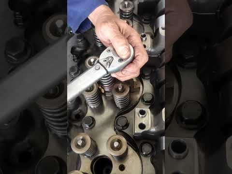 Replacing injector sleeve