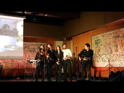 Lino Guanciale, Alessandra Mastronardi, Giorgio Marchesi cantano Dust con gli  Shalalas
