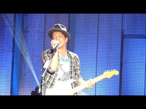 Bruno Mars - Our First Time - Sporthalle Hamburg 05.10.2011