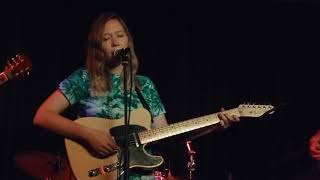 Pool Party  performed by Julia Jacklin