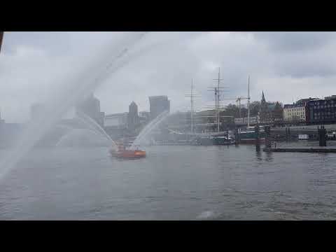 Schiffsgruß zum HAFENGEBURTSTAG@HOME: Feuerwehr Hamburg
