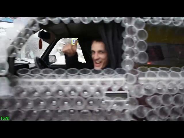 2700 пластиковых стаканчиков на автомобиль