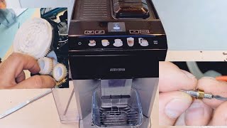 Siemens eq500 Service Fehler E8233 reparieren. Ausrichten vom Brühgruppenantrieb Brühgruppe Steckt.