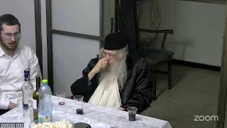 Persönlicher Meetingraum von ישראל יעקובוב (הרב אברהם מנחם מענדל וכטר) - התמונה מוצגת ישירות מתוך אתר האינטרנט יוטיוב. זכויות היוצרים בתמונה שייכות ליוצרה. קישור קרדיט למקור התוכן נמצא בתוך דף הסרטון