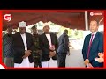 DKT MWINYI Na WAZIRI MKUU MAJALIWA WAGUBIKWA Na HUZUNI WAKIZUNGUKA KABURI La KAKA YAKE DK MWINYI