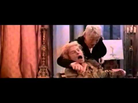 Η περίφημη 4η σκηνή της 3ης Πράξης του Άμλετ είναι μία σκηνή ωτακουστίας που καταλήγει σε φόνο.