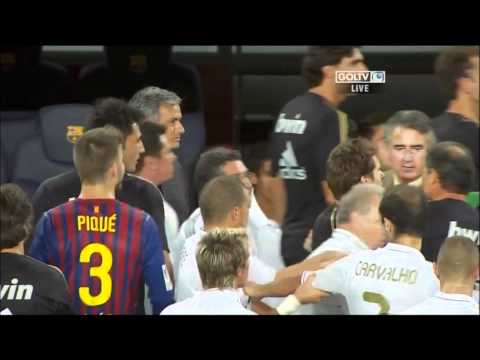 Mourinho pinches Villanova and smells Messi HD | Super Copa Final 2011