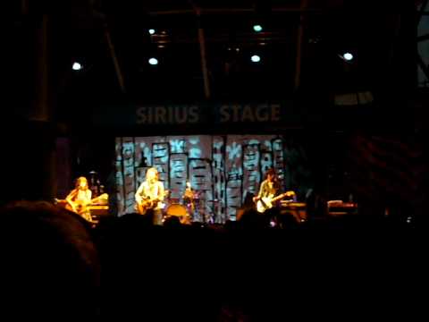 "Safety Bricks"/"Past In Present" (Live) - KEVIN DREW, FEIST & BROKEN SOCIAL SCENE