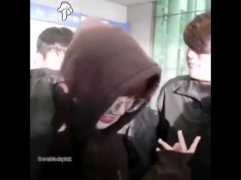 #BLACKPINK Manager Jul Taking care of Lisa | GOING BACK TO KOREA FROM CHINA #MANAGERJUL #LISA