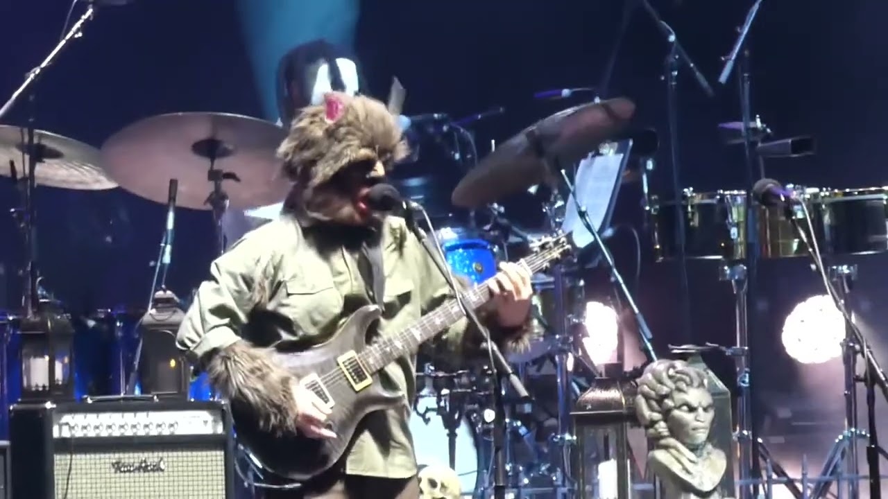 Billy Strings | “Bark at the Moon”(First Time Played) | 10/31/2025 | CFG Arena Baltimore MD - YouTube