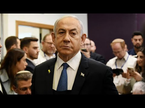 שונא שמפניה ולפעמים חוטא בסיגר: היום הראשון של נתניהו על דוכן העדים