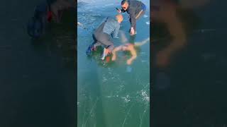 Man swims under frozen lake would die and went wrong | Boris Oravec swimming under an ice lake gone