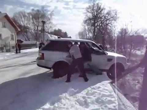 УАЗ спасява Range Rover
