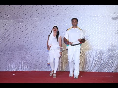 download lagu mp3 mp4 Bollywood Retro Look Fashion Show, download lagu Bollywood Retro Look Fashion Show gratis, unduh video klip Bollywood Retro Look Fashion Show