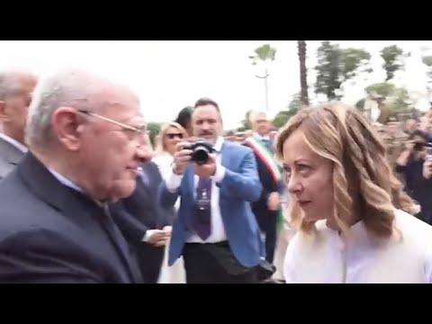 La premier saluta De Luca: "Sono quella stronza della Meloni"