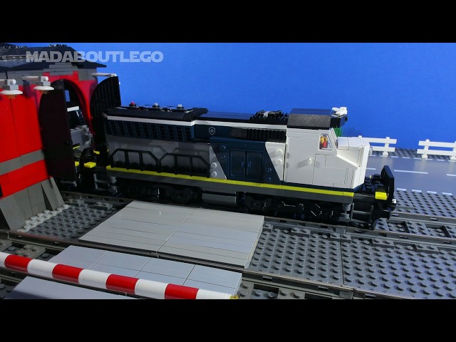 Vídeo relacionado con LEGO City Asalto al Tren de Policía de Juguete - Maqueta de Tren Eléctrico Teledirigido y Vía - Helicóptero, Coche de Rally y 6 Minifiguras - Regalo de Cumpleaños para Niños de 7+ Años - 60508