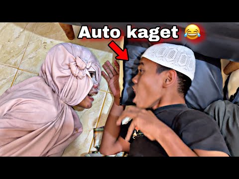 LOL🤣 Prank: Wake up the little one for sahur, ep ep, using a shroud. Automatically runs away in d...