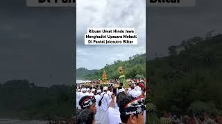 Download lagu Ribuan Umat Hindu Jawa Menghadiri Upacara Melasti Di Pantai jolosutro Blitar mp3