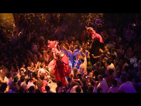 Micah The Violinist & Ruben Moran in Amnesia Ibiza 2011 Playing U2 With or Without you #viralmusic