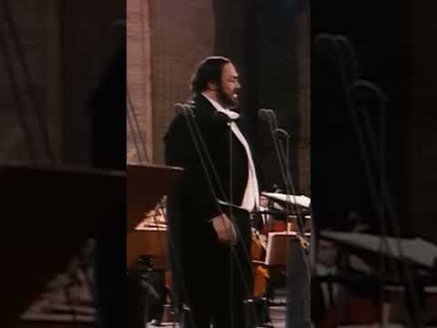 Breathtaking performance of “Torna a Surriento” by Luciano Pavarotti