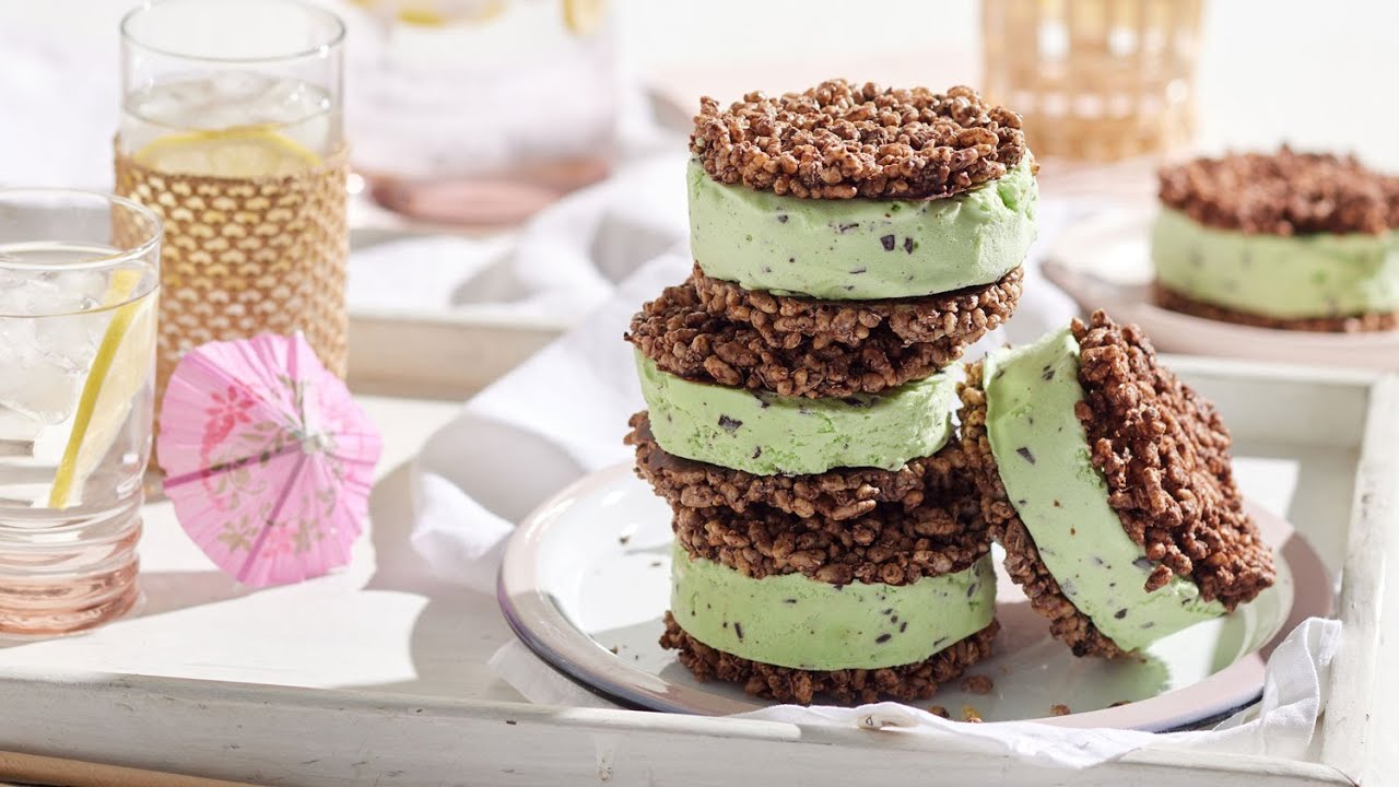 watch video Choc-mint Crackle Ice-cream Sandwiches