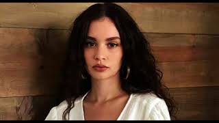 Sabrina Claudio and Her Racist Tweets About Black Women