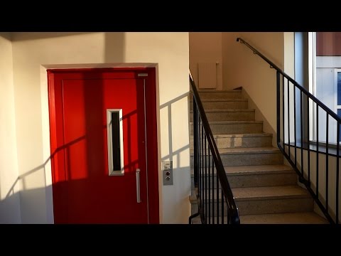 Machine Room Tour! 1974 DEVE holeless hydraulic elevator @ Köpmangatan 7, Söderhamn, Sweden